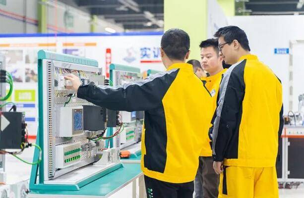 重庆万通西门子plc春季班报名火爆短期学成做职场抢手人才