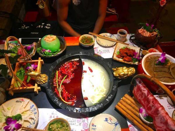 提示 :我们此次选择的是朋友游玩回去后,介绍的成都当地导游小雅