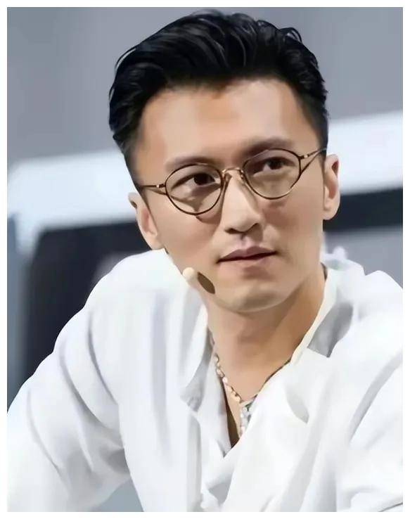 而谢霆锋,哥的音乐才华和演技魅力更是无人能敌,把一大波粉丝都给迷得