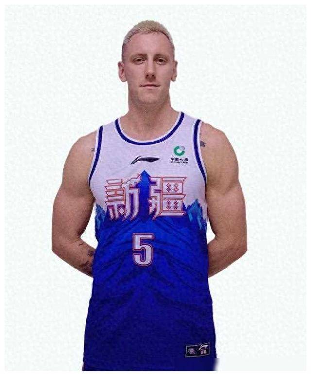 原创新疆男篮克里克展示训练照邱彪备战在即期待精彩表现