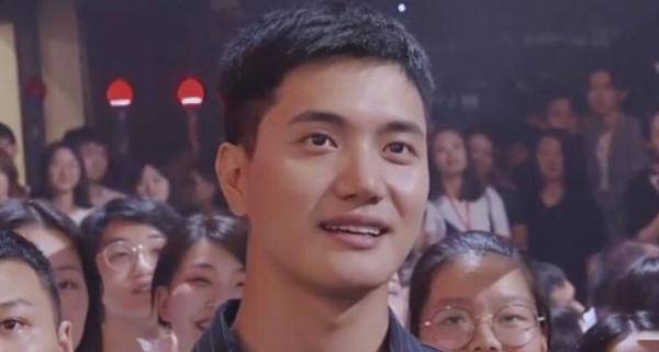 前几天,田源被发现在网上直播卖货做起了网红,混得也是一言难尽了.