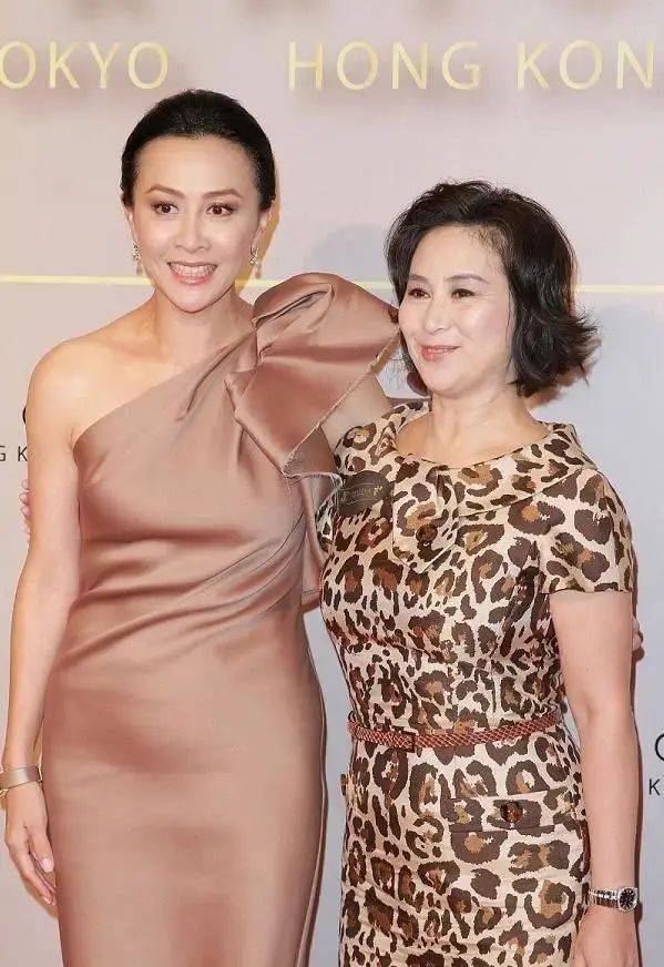 当155何超琼同框167刘嘉玲输了身高却赢了气场果然豪门气质不是明星能