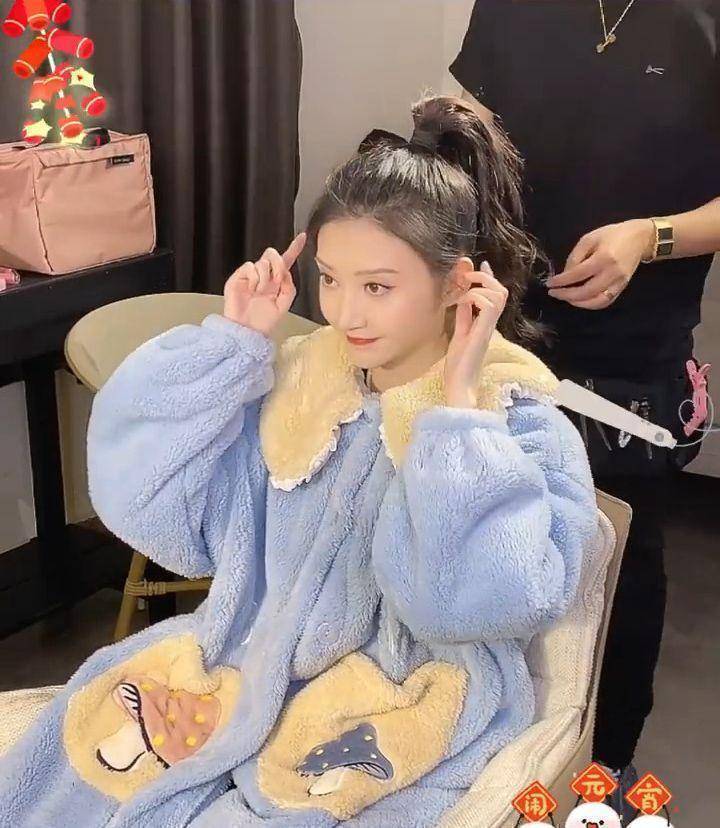 原创景甜元宵节化妆花絮嘟嘴扯衣领好可爱33岁依旧清新甜美