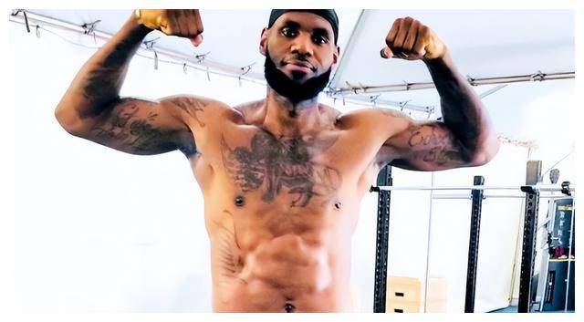 詹姆斯肌肉成nba球员巅峰胸肌腹肌藏何秘密