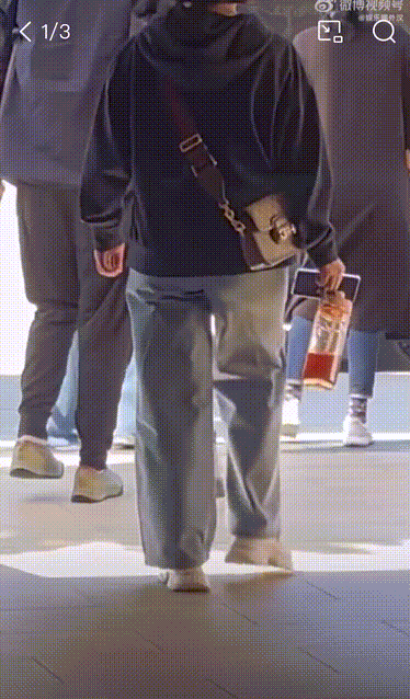 贾玲翘着二郎腿在好莱坞片场满脸皱纹吴彦祖和周迅前夫也在