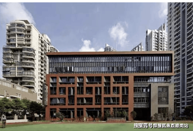 黄浦外国语小学,复兴东路小学,格致中学,敬业中学,大同中学,市八中学