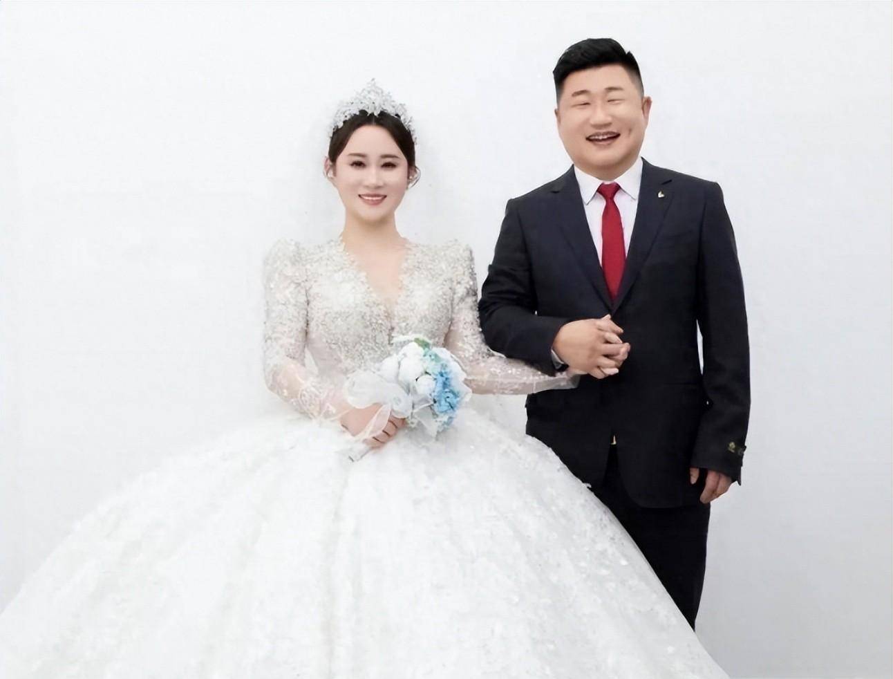 原创赵本山徒弟董三毛大婚众师兄弟现身捧场劳斯莱斯开道排面足