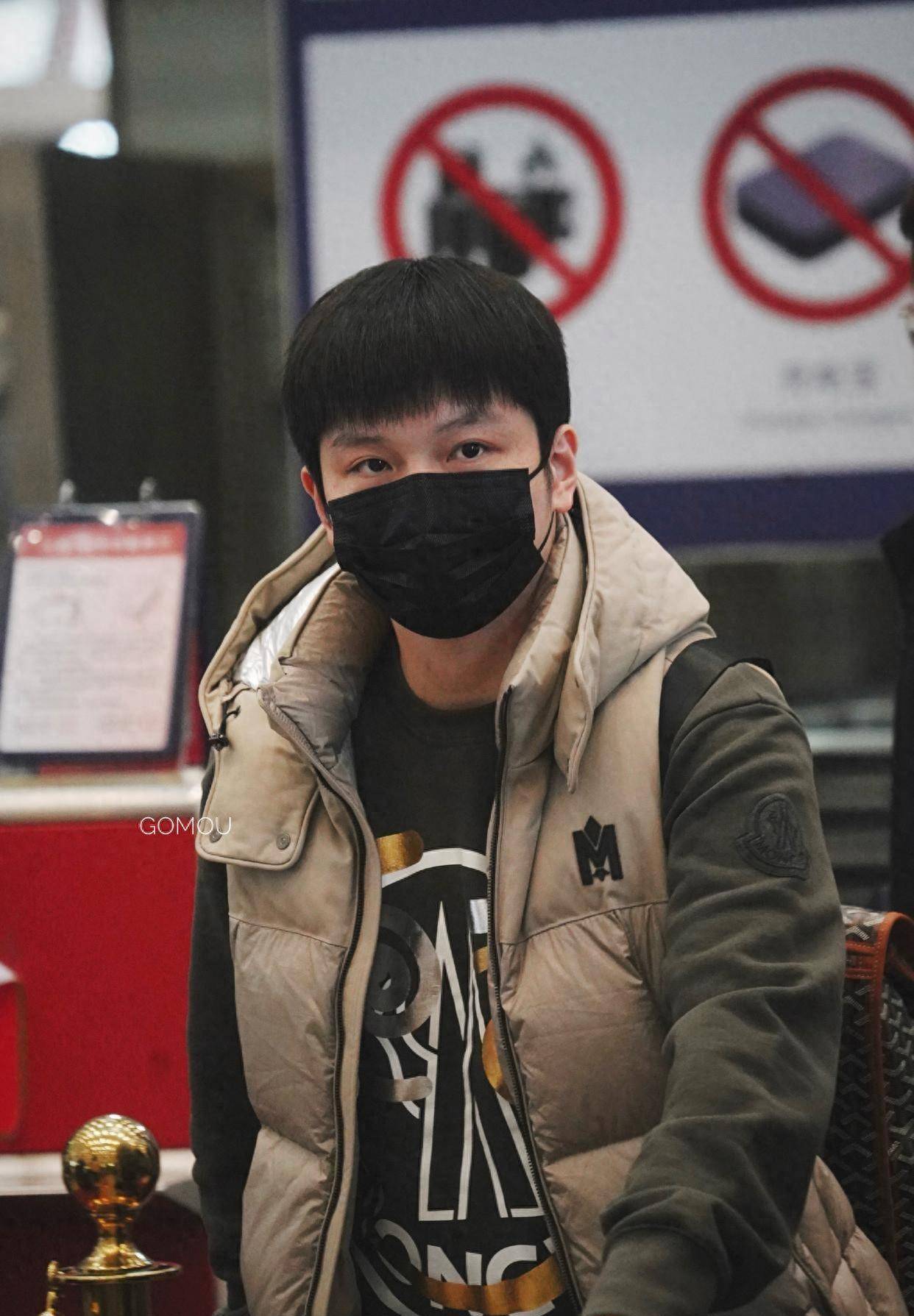 樊振东仁川行卫衣背包挂饰近三万元人民币网友王楚钦更胜一筹