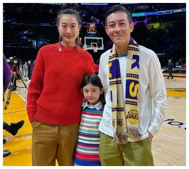 生活_秦舒培_爱情