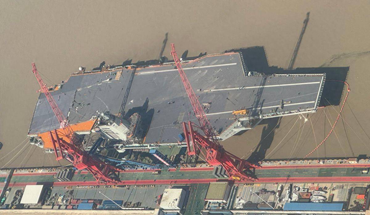 弹射甲板被清空,上海造船厂进入倒计时_中国海军_福建_飞行员