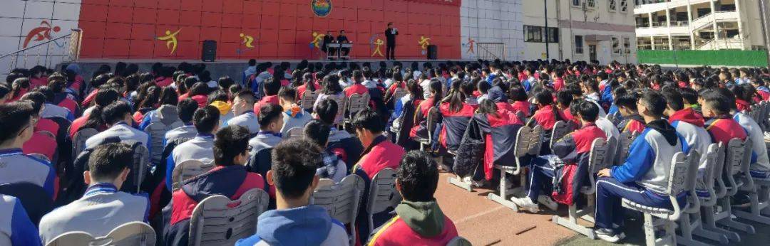 点燃激情成就梦想廊坊八中邀请知名教授做高考励志报告