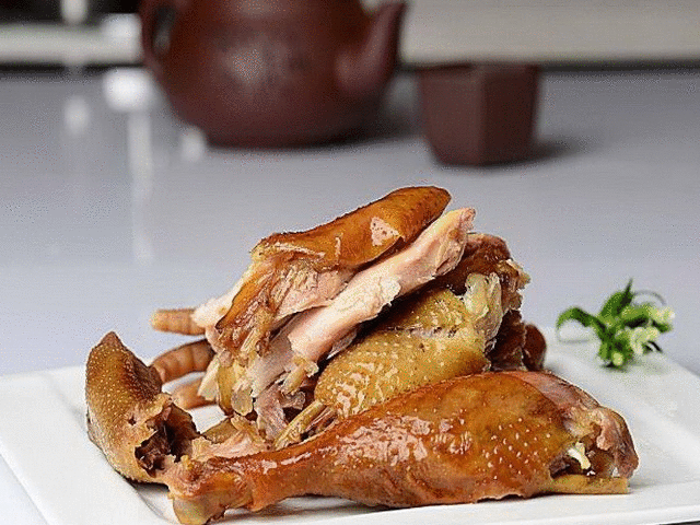 【手撕鸡的做法】第一步:鸡肉腌制.