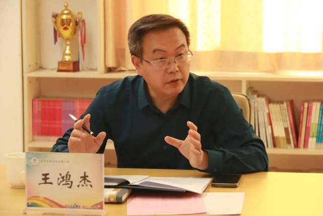 开题答辩结束,经过专家合议,王鸿杰主任代表专家组宣布"新时代学科