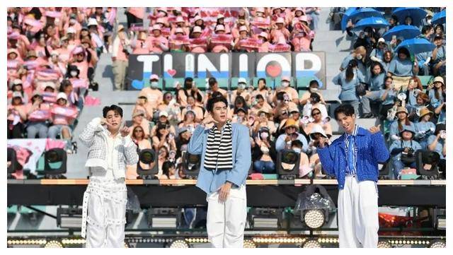 泰国三台54周年台庆盛典泰剧情侣秀恩爱两代名门绅士亲子相认