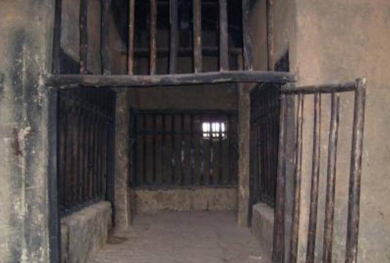 原创当年曹操为何执意要杀掉华佗后汉书给出真相曹操是对的