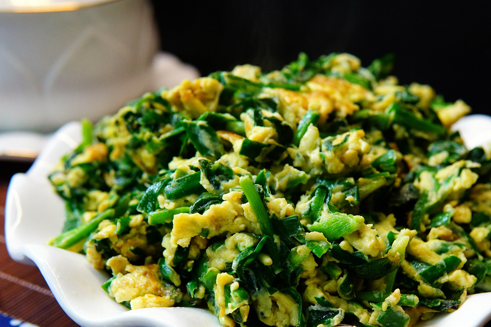 韭菜炒鸡蛋,分开炒还是一起炒别弄错,韭菜翠绿炒不老的窍门_味道_用量