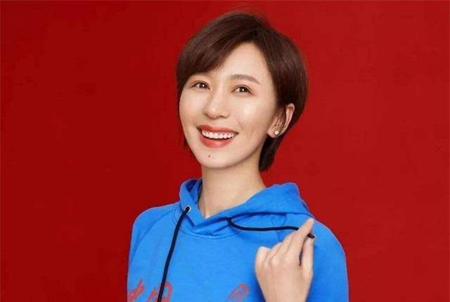 欧阳夏丹急流勇退,陪伴家人得知母亲患病的消息后,欧阳夏丹非常的焦虑