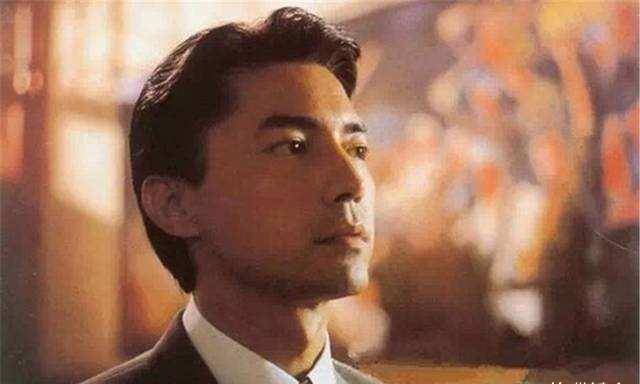 后来尊龙自己在采访中说出了事情的原委,恐怕还是因为时间的不统一和