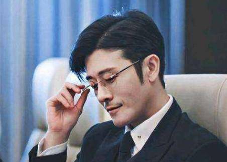原创亲妈干妈都是知名导演出道17年没名气改名后跟着张嘉译走红