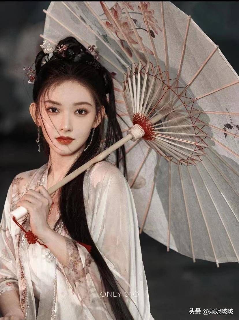 "人间芭比"程潇,因上围丰满傲人被称"奶潇",碾压疯马秀lisa