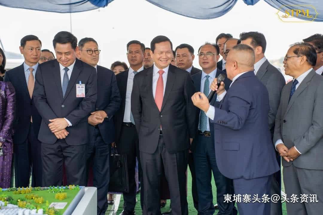 柬埔寨总理洪玛奈视察老挝陆港