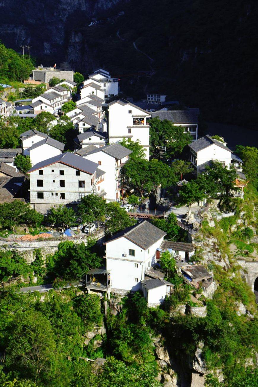 图 / 乐山发布这里群山绵延,风光旖旎,正处于金口河大峡谷腹地,是典型