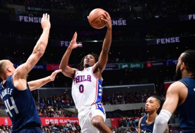 原创费城76人掀翻洛杉矶快船哈登无功而返乔治小卡悲情得分389