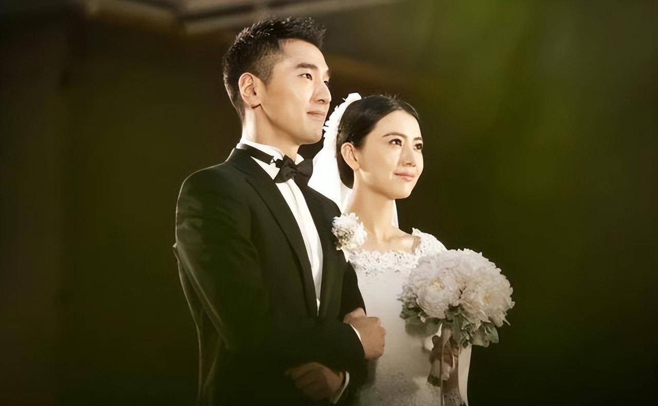 2014年,两人举办婚礼,还请来了陈凯歌做证婚人,在婚礼上,高圆圆表示