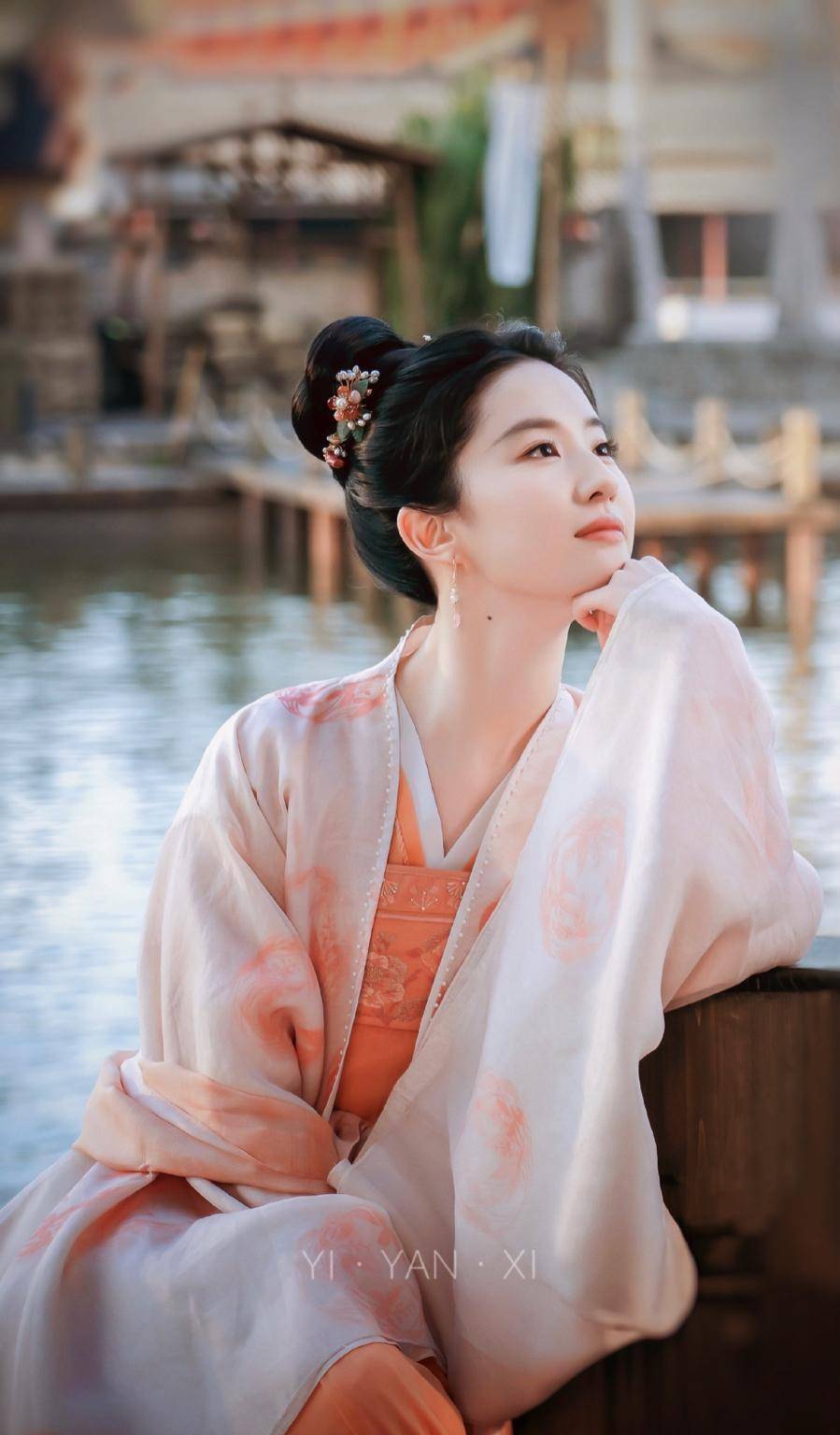 从《梦华录》看宋代"朋友圈":逛夜市很平常,甚至出现"外卖"_刘亦菲