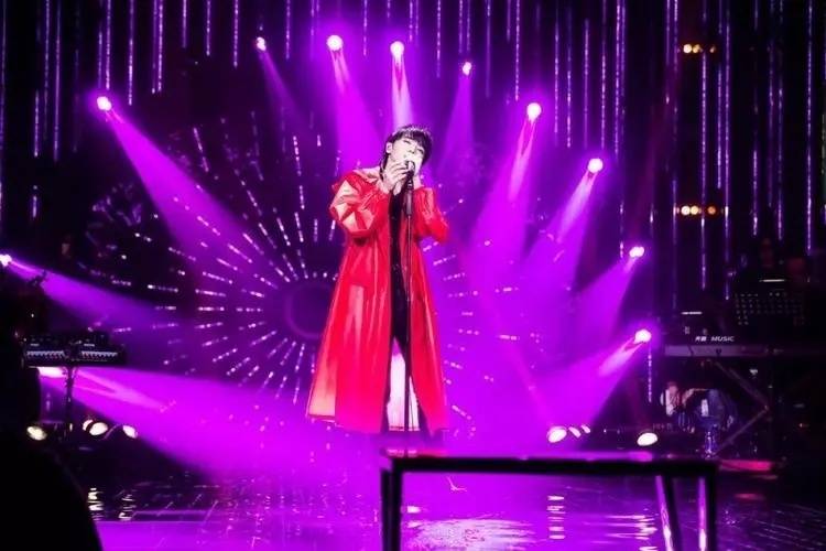 原创和周杰伦相比我发现华晨宇确实成了华语乐坛的希望