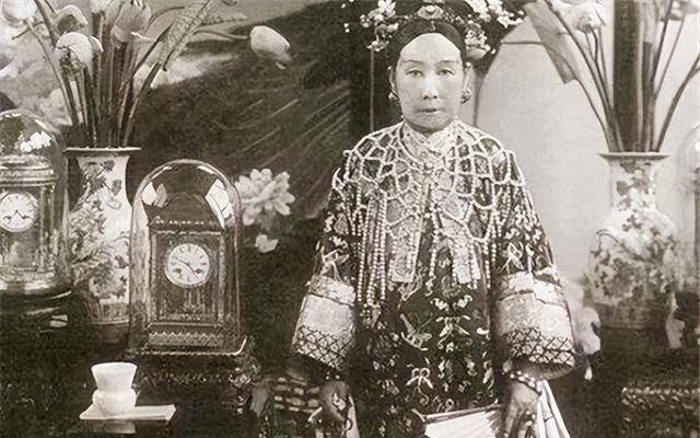 民间很少有人见到慈禧太后的真容,但是关于她的