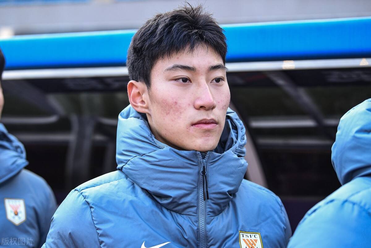 刘国宝后来代表国青队出战亚预赛也有力挽狂澜的表现,赢得了专业人士