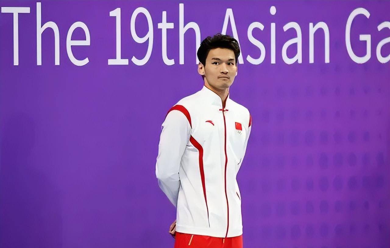 原创泳坛名将徐嘉余亚运会夺5金却因与王冰冰恋情遭网暴