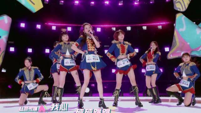 snh48表演的是《睫毛弯弯》,虽然说是一首比较老的