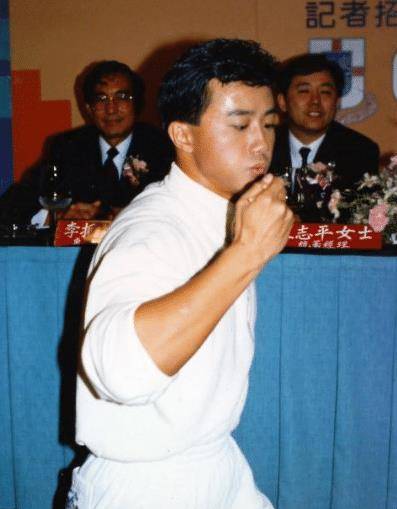 他才是《少林寺》男一号,却因没钱被"分手",今靠卖菜维生计_李连杰