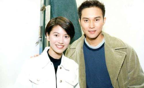 袁咏仪张智霖携手27年中年夫妻的感情彼此嫌弃却无可替代