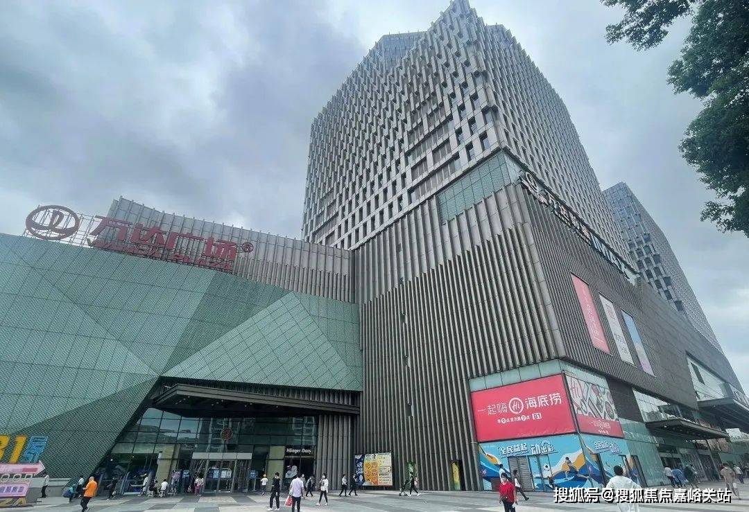 宝山万达广场不限购公寓1号线共康路地铁站500米租金6000起可选择包租