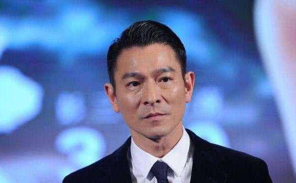 原创他凭借一首歌赚两个亿连上四次舞台走红后看不起天王刘德华