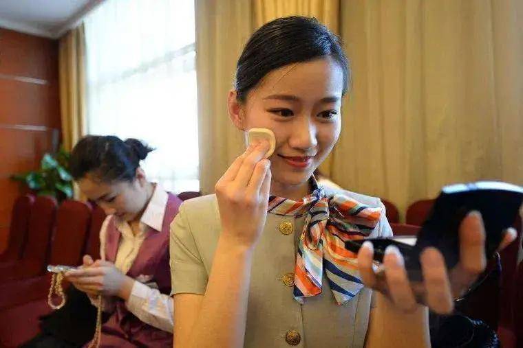 原创空姐下了航班为何宁愿住酒店而不是回家离职空姐道出心酸