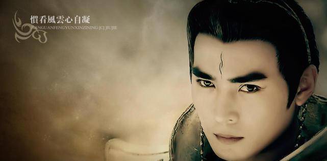 古典神话《封神演义》中,杨戬被描述得"清奇秀气","扇云冠,水合服,腰