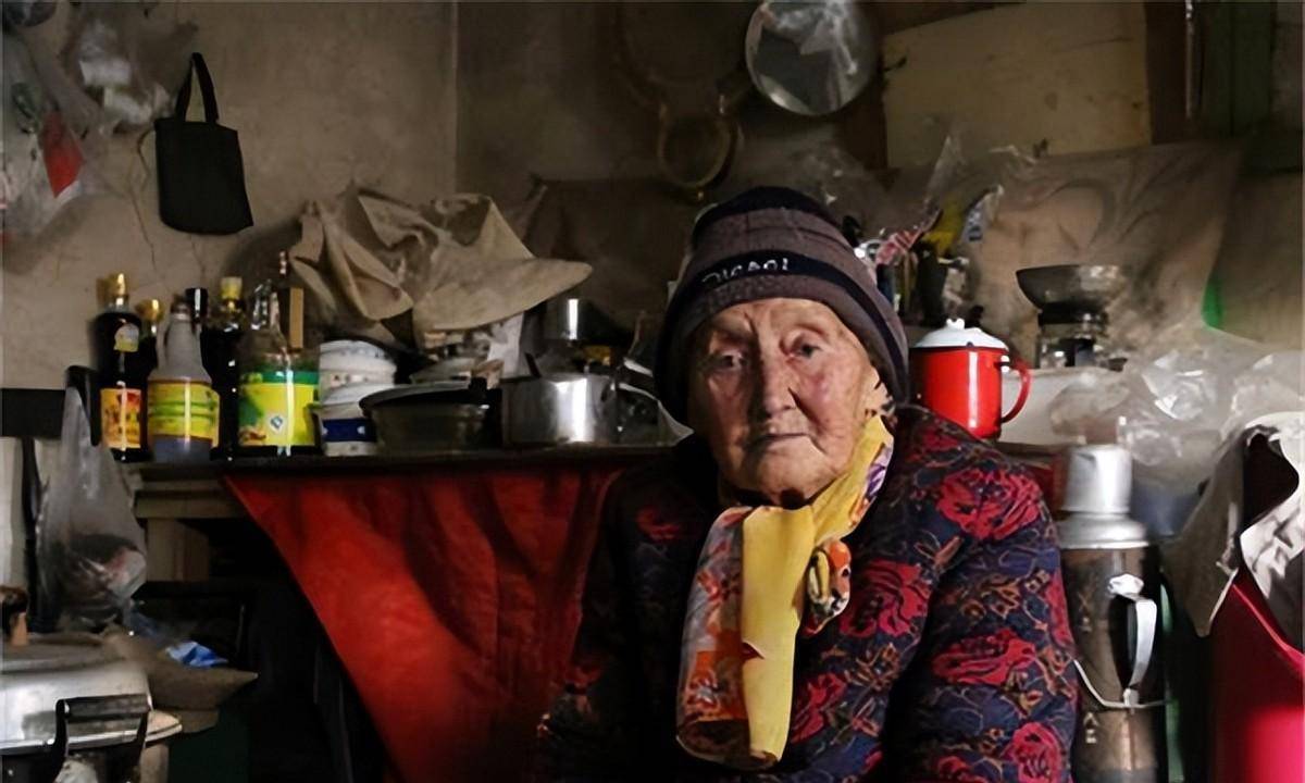 原创17岁俄罗斯姑娘嫁大20岁山东汉丈夫瘫痪15年拾荒撑起一片家