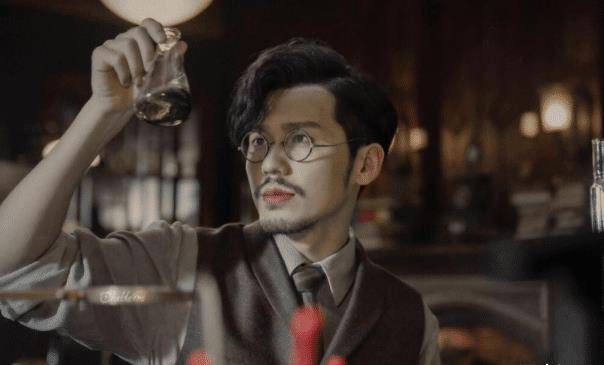 原创身处混乱的娱乐圈中白宇有着单纯的性格不被任何事情而影响