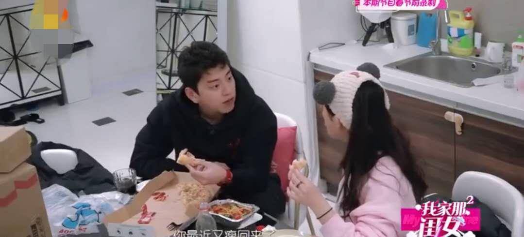 原创林允晒十八宫格自拍能够期期节目邀请年轻男艺人看这妆容就明白了