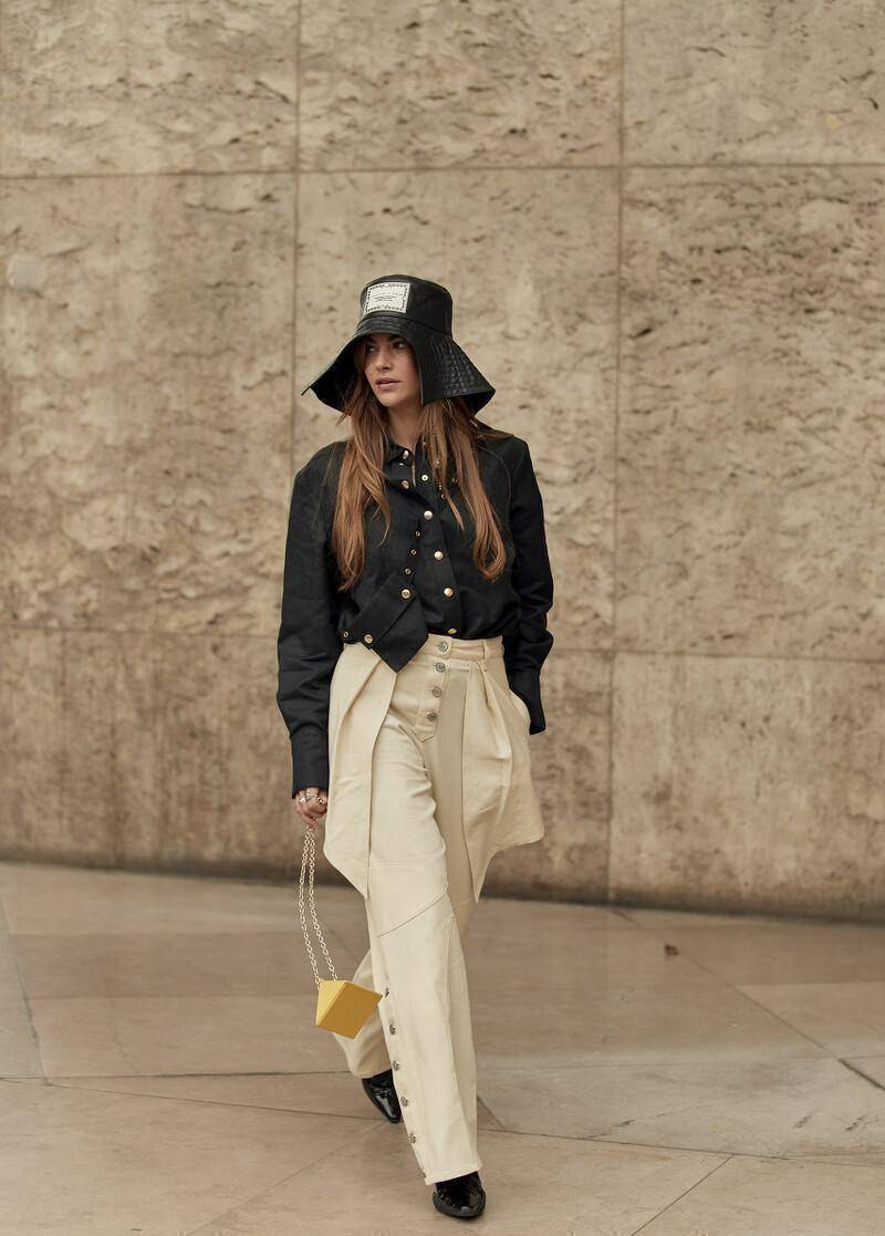 原创夏天里想要防晒光涂防晒霜怎么够渔夫帽不仅遮阳还显脸小