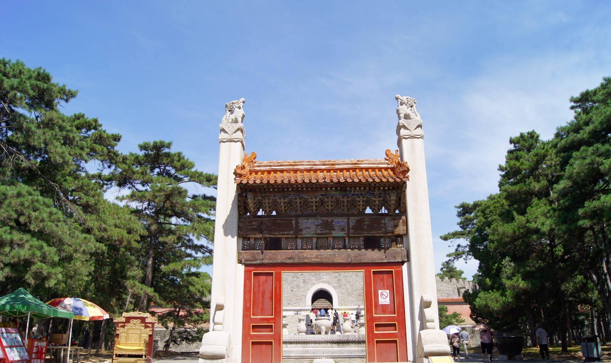 在21世纪的今天,清朝皇陵的守墓人主要由两部分人构成,第一种就是带有