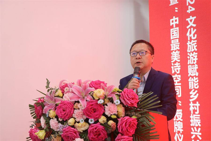 来自国内多地的诗人艺术家再次来到绩溪县采风