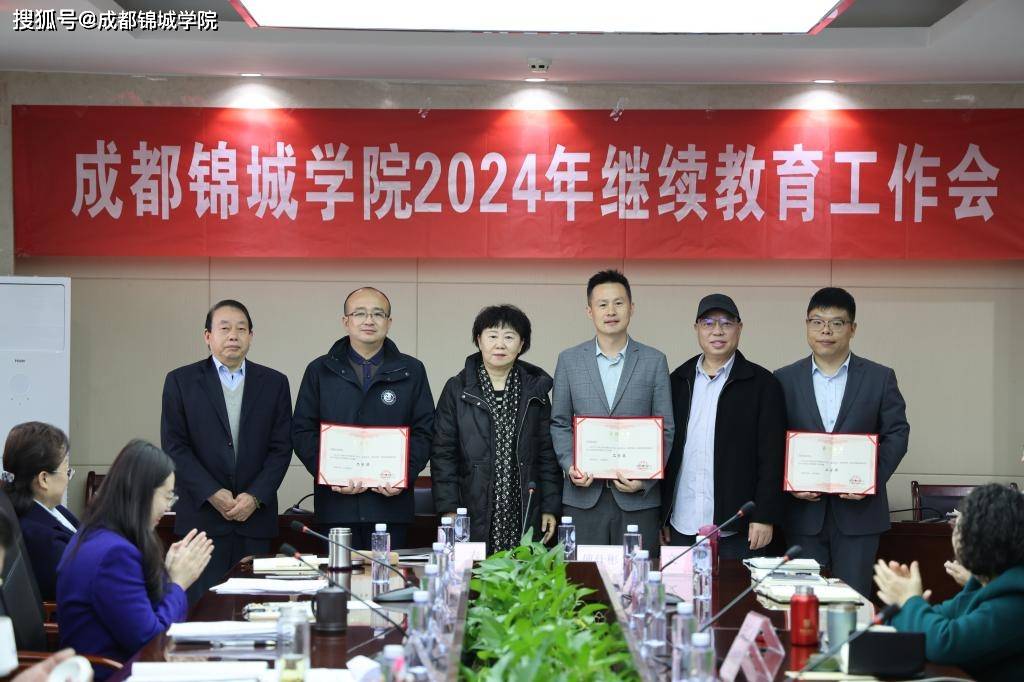 在总结讲话中,党委常委,副校长白俊峰表示,继续教育在服务国家战略中