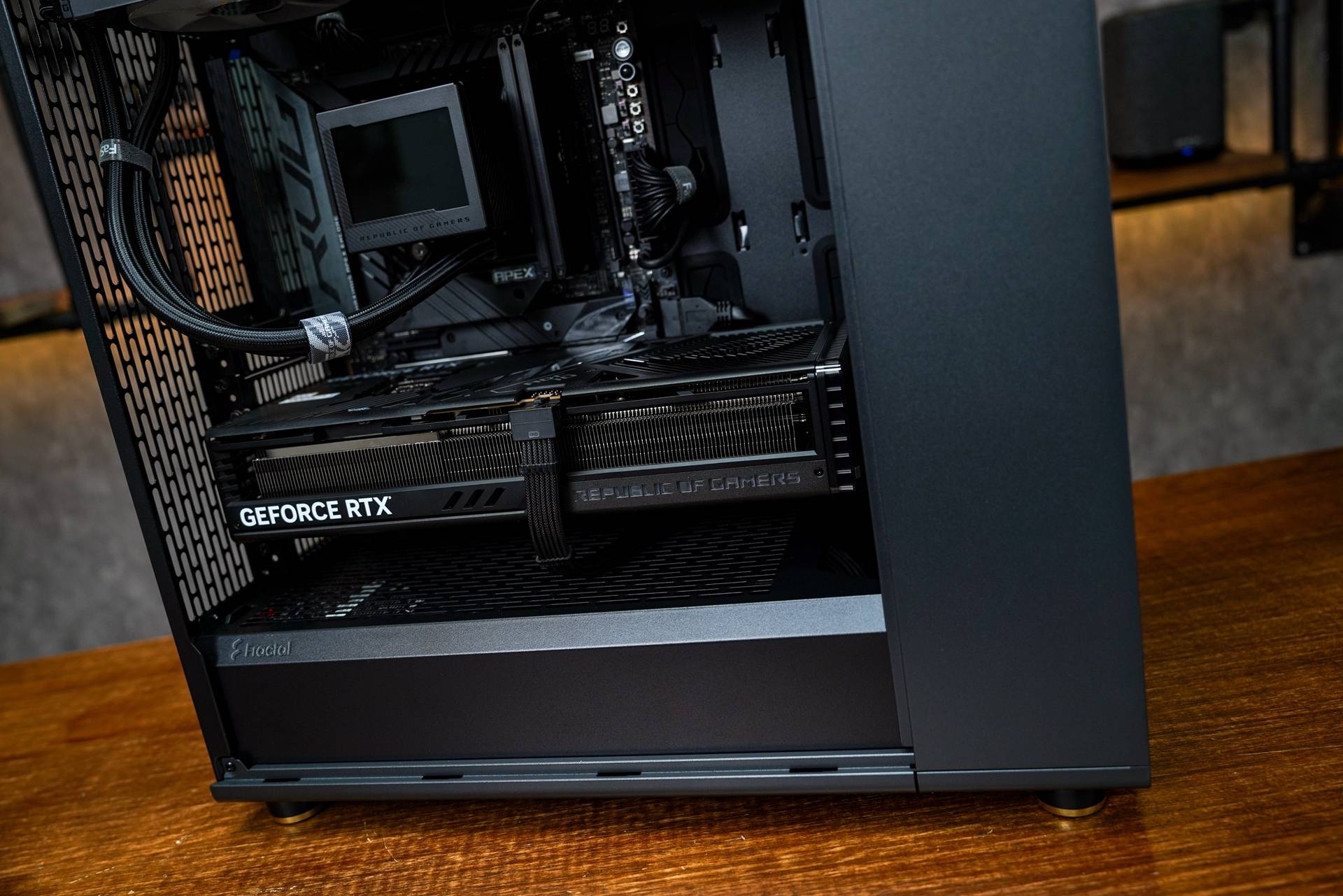 尝鲜下低奢风的高配主机_性能_主板_硬件