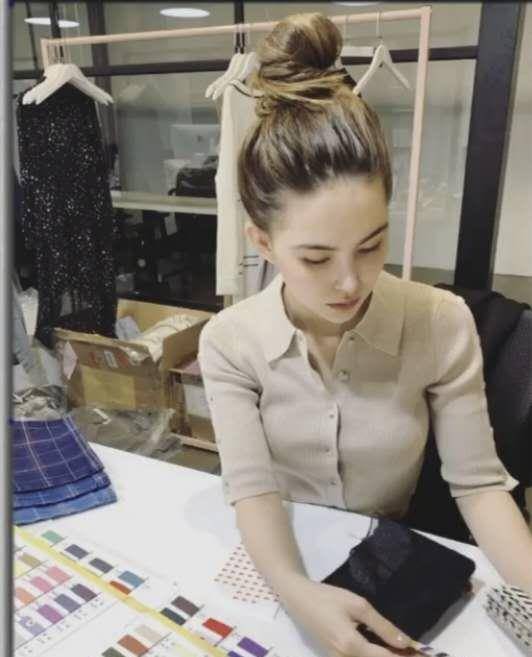 天王嫂多难当昆凌结婚5年依旧不敢胖小码衣服都撑不起来