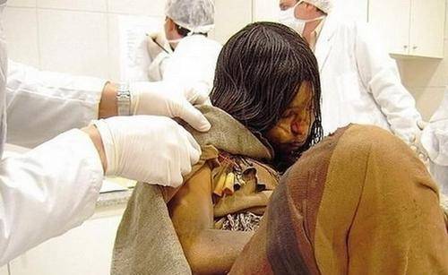 冰山发现500年前的冻龄少女,在墓中盘腿而坐,面容清晰惊艳众人_木乃伊